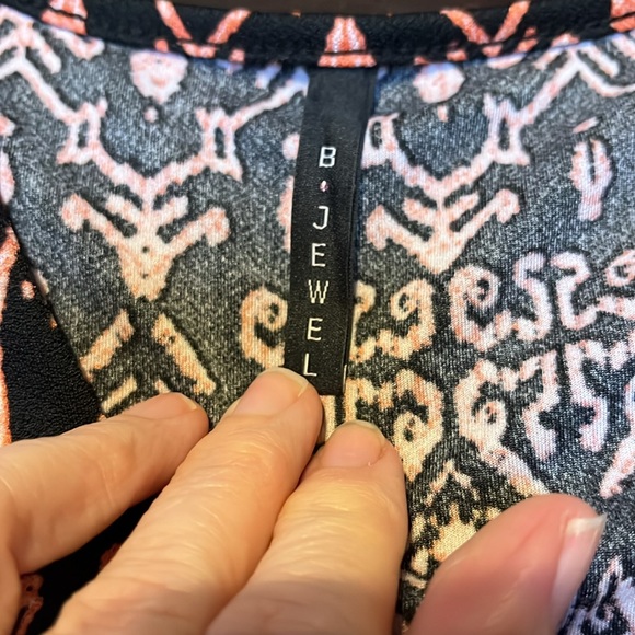 B Jewel romper. Size medium. No tag. Armpit to armpit 16” Length 30”. Used good - Picture 3 of 4